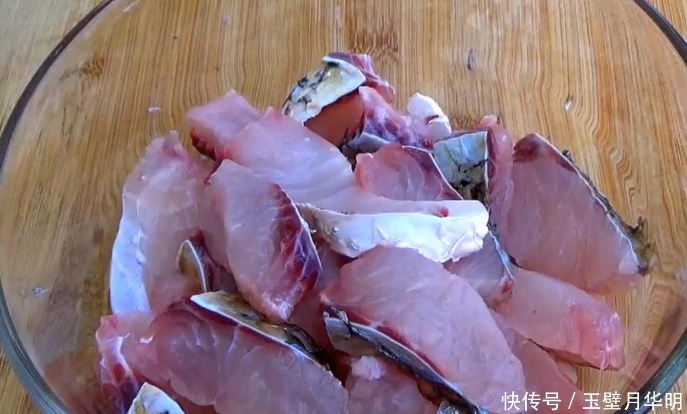 鱼肉|草鱼百吃不厌的做法,鱼肉鲜香无腥味,下酒又下饭,比烤鱼还好吃