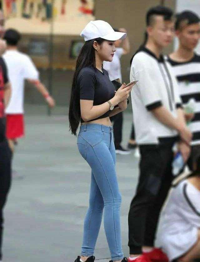 身材 打底裤的穿着更遮肉，穿起来更舒适，凸显甜美风格