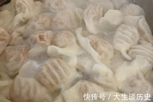 好吃|酸菜饺子好吃有诀窍,教你调馅的正确方法和用料,饺子不好吃才怪