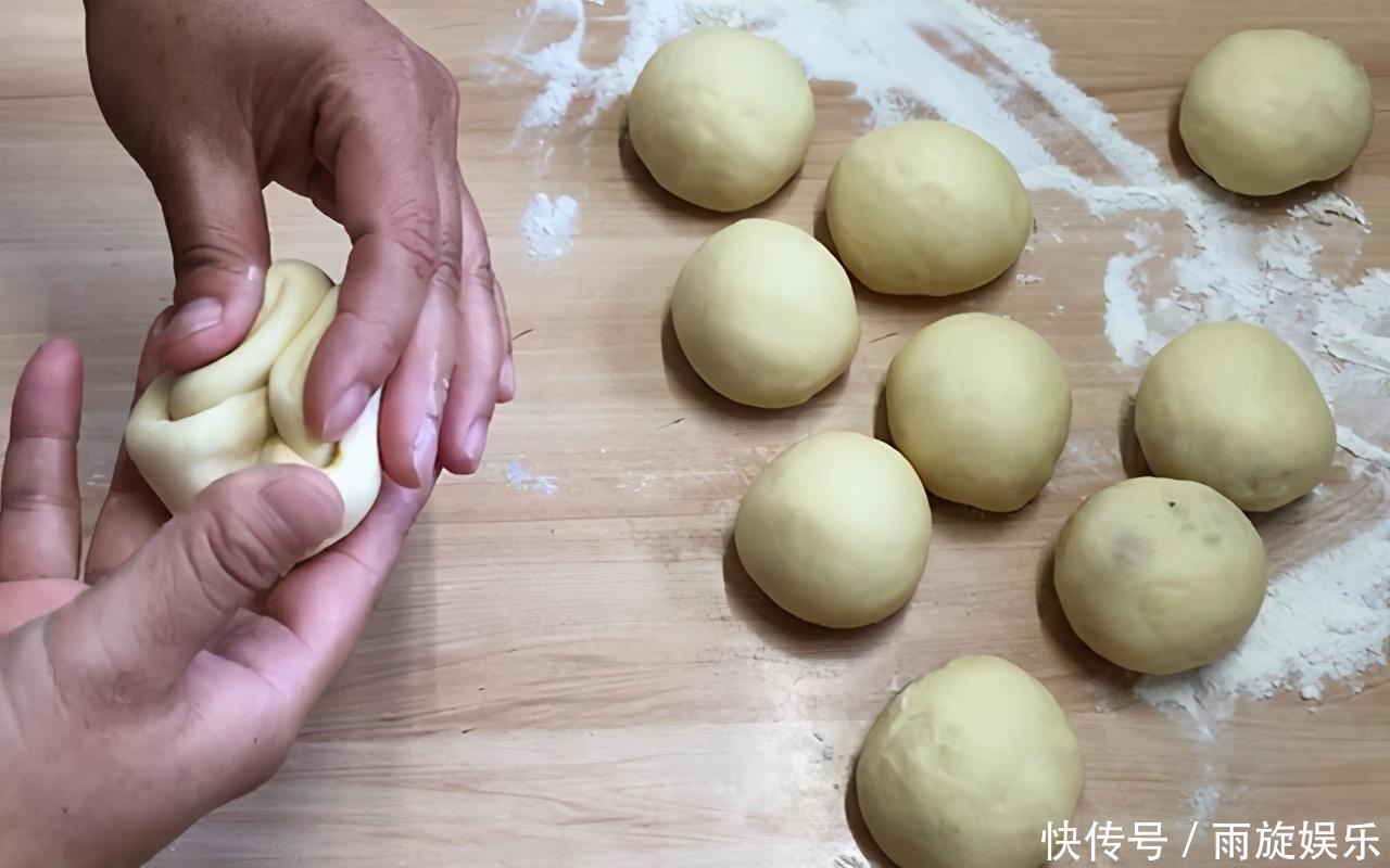 自从学会脆皮肉松小面包,家里面粉见底快,蓬松暄软,简单又好吃