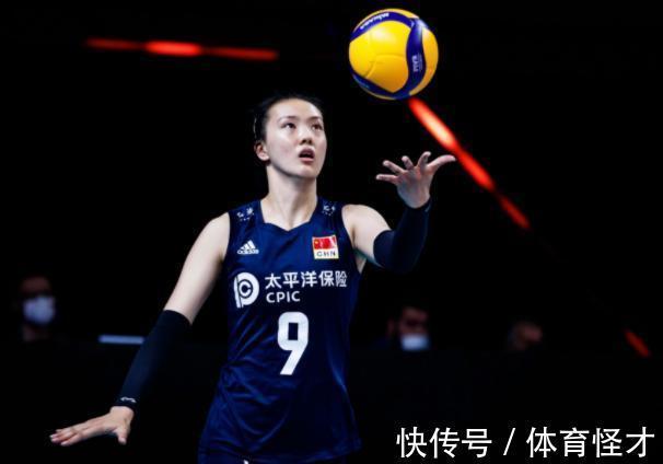 万梓玥|张常宁秀“大劈叉”,下赛季助江苏争冠,携李盈莹助中国女排复苏