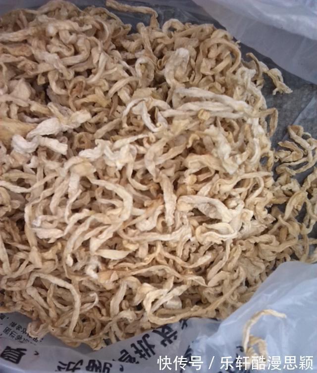 放进冰箱|怪兮兮的,腊猪头猪蹄都炖熟煮粑了,风萝卜居然还没有炖粑。