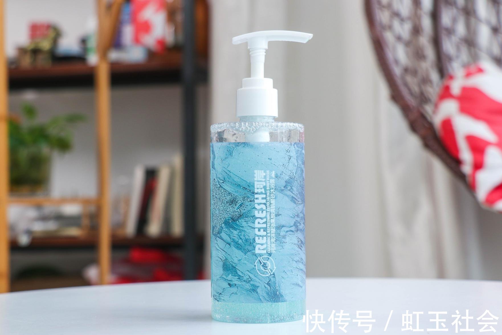 海洋赋活果酸清肌|珂岸果酸清肌磨砂沐浴露测评:高级冷香+磨砂效果让肌肤更舒适