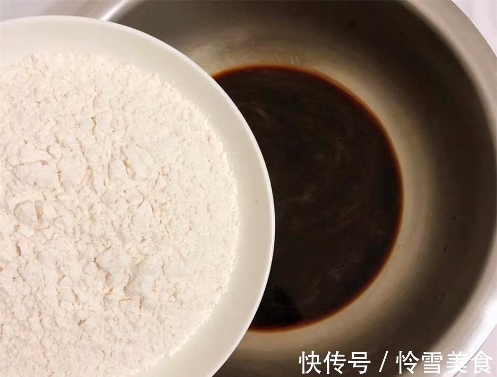 红枣|红糖发糕最好吃的做法，手不沾面，搅一搅，香甜蓬松