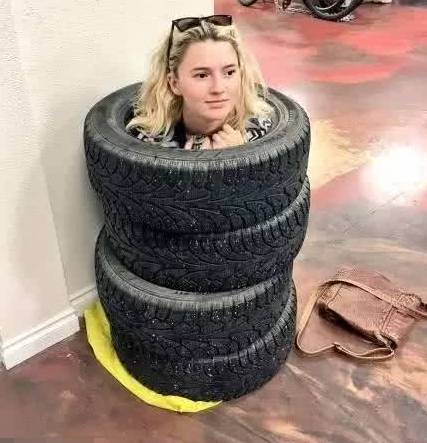 |搞笑图片幽默段子笑话很有创意的比赛,比谁轮子滚得快么哈哈