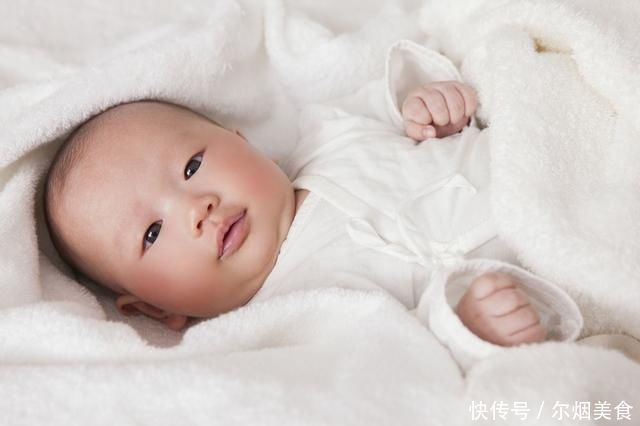 宝宝为什么经常紧握“拳头”宝妈需要知道的几种“手语”