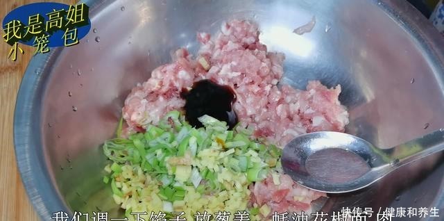 想吃小笼包不用出去买,教你方法在家做,蓬松渲软特别好吃