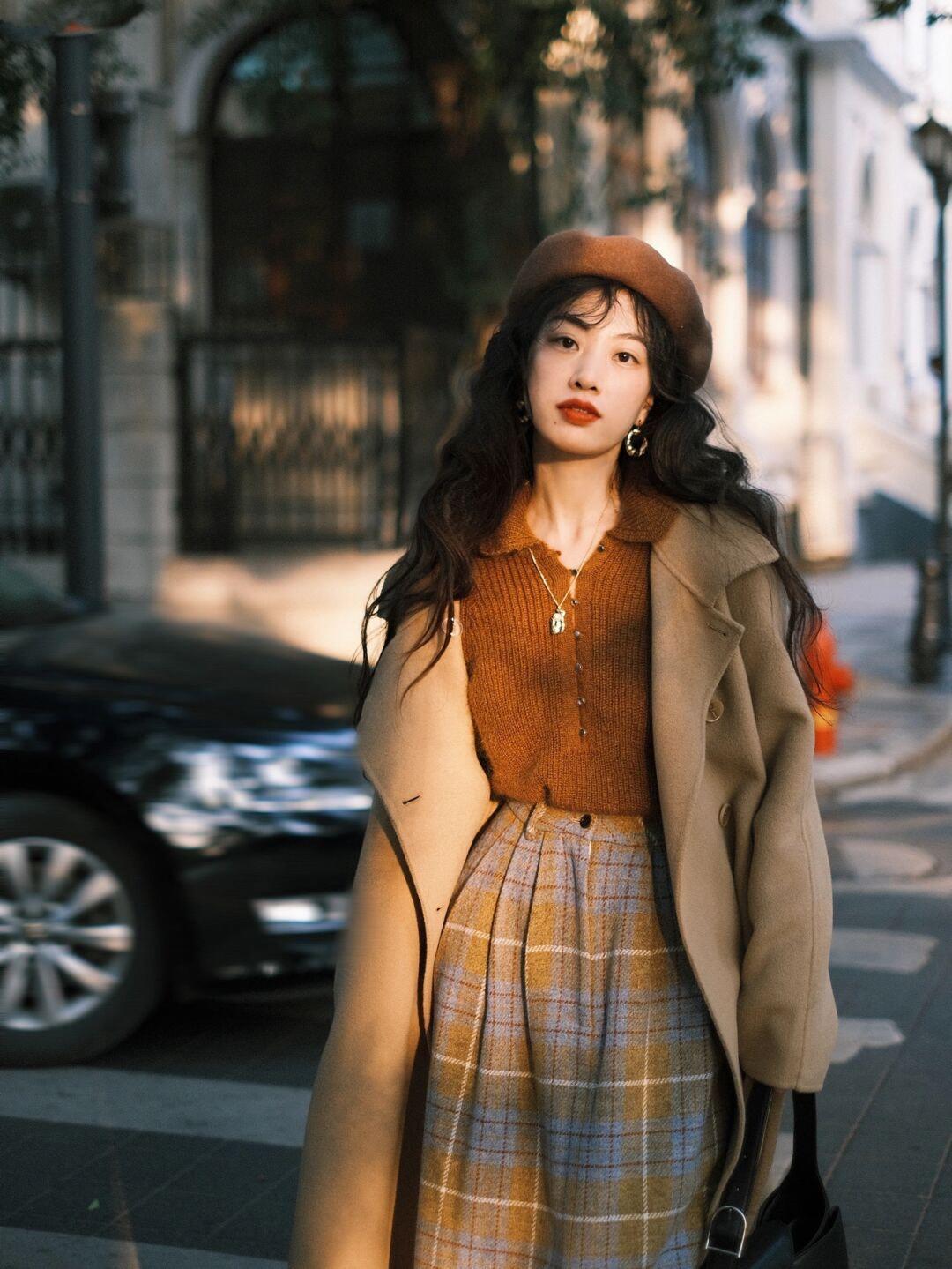 大衣|小个子女生冬季搭配指南|高腰短款羽绒服+宽松直筒牛仔裤,百搭又时尚!