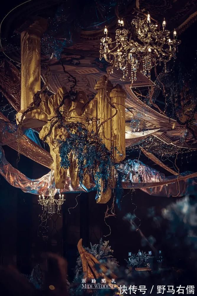 中世纪@用浓烈的色彩和精美的造型,带你感受一场沉浸式的北欧神话婚礼
