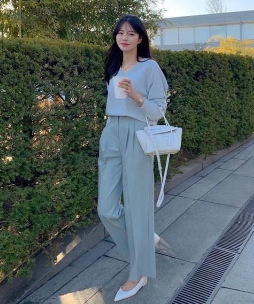 早春怎么兼顾优雅与时尚？这4个“配色”妙招值得收藏，超洋气