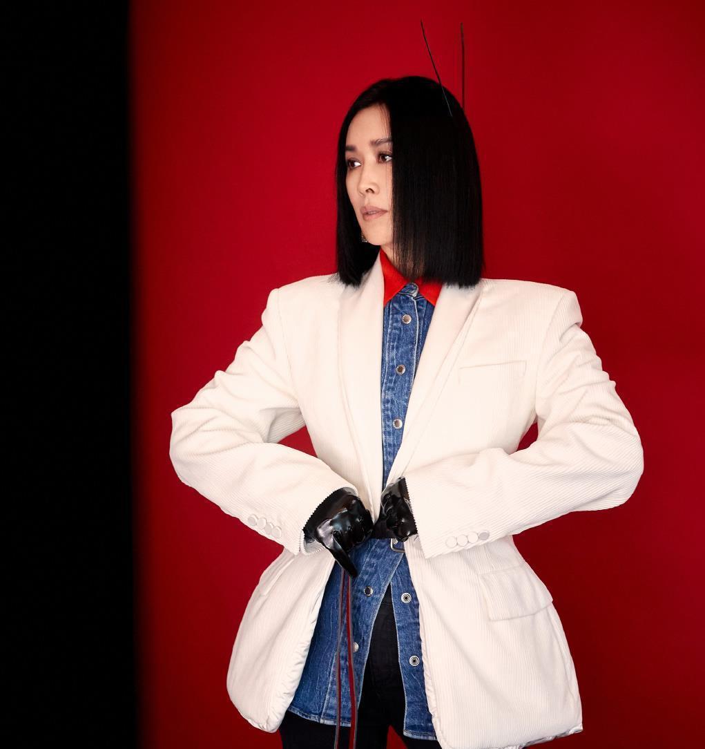 50多岁的女人留什么发型美?齐肩短发清爽又时尚,披肩发也可以