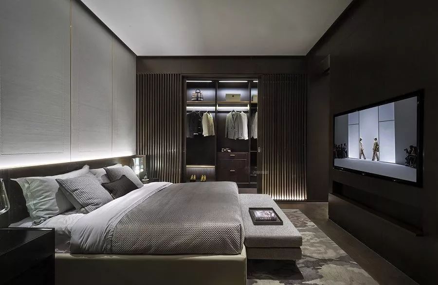 利用率|还在买衣柜现在流行“挖墙”装衣橱!