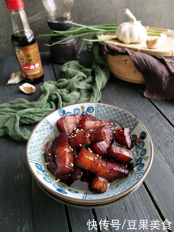 翻炒均匀|红烧肉这菜比牛肉营养还高，补脑益智，全家人都爱吃