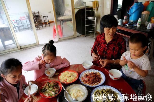 医生|5岁女娃不长个,医生痛斥家长无知害苦了娃,别再吃这些食物了