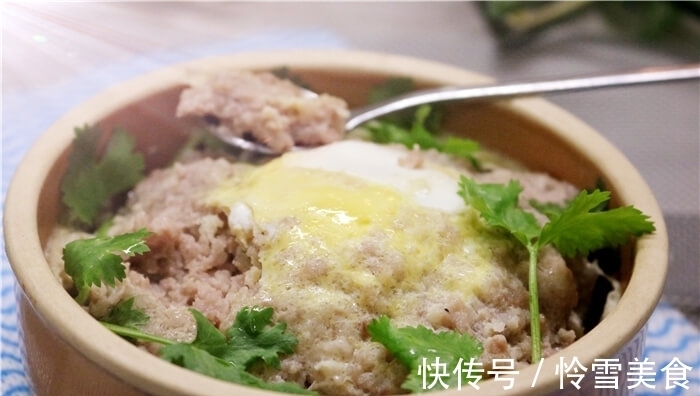 此款蒸菜做法简单,一家老小都适合,咸香下饭,易消化不上火