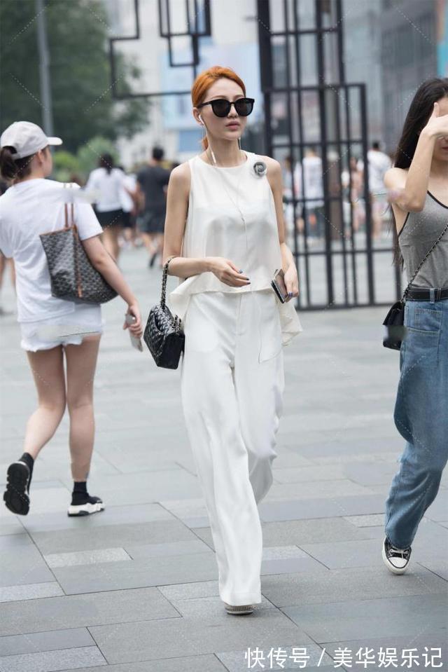 一字带|白色雪纺上衣,搭配同色阔腿裤,全白色酷飒干练