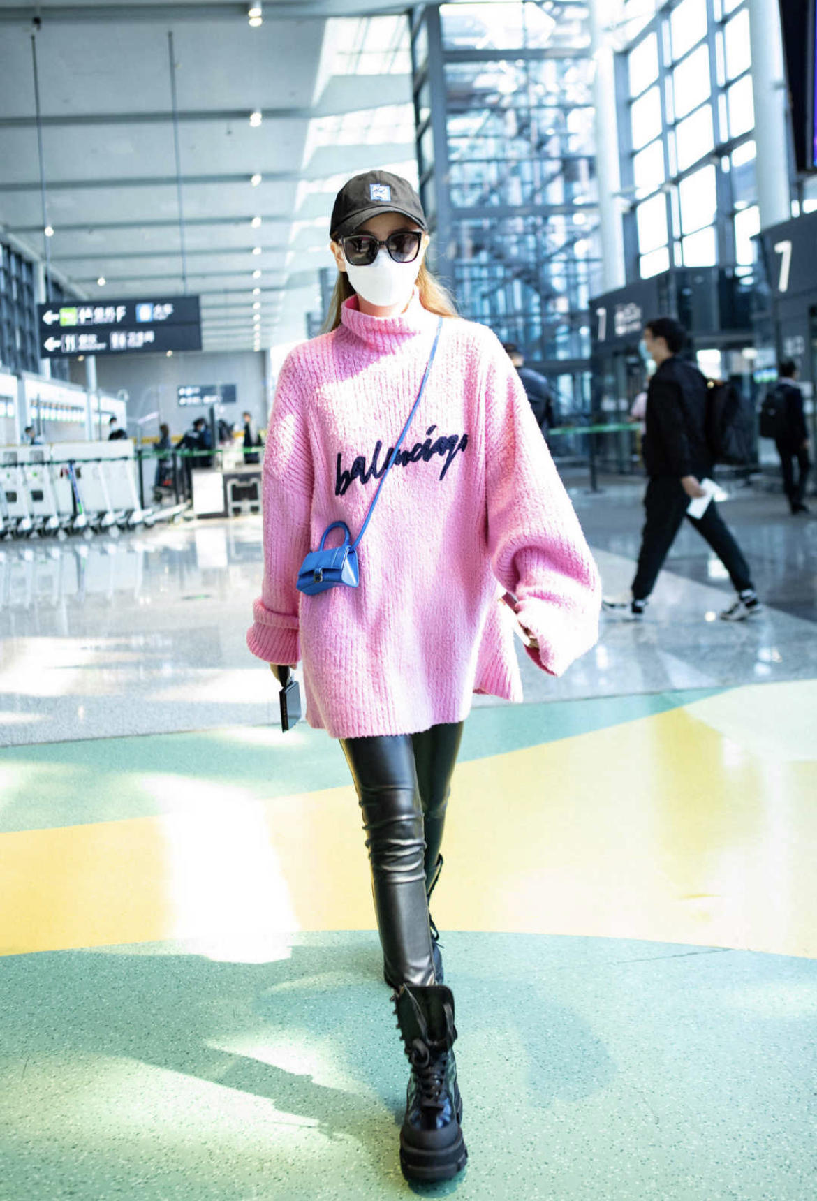 版型|章泽天不光是成功女企业家,还是潮流达人,上松下紧穿搭高级洋气