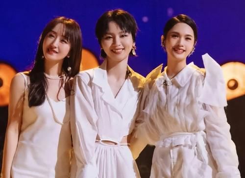 《浪姐2》落幕，那英中心位成团，周笔畅输给了资历