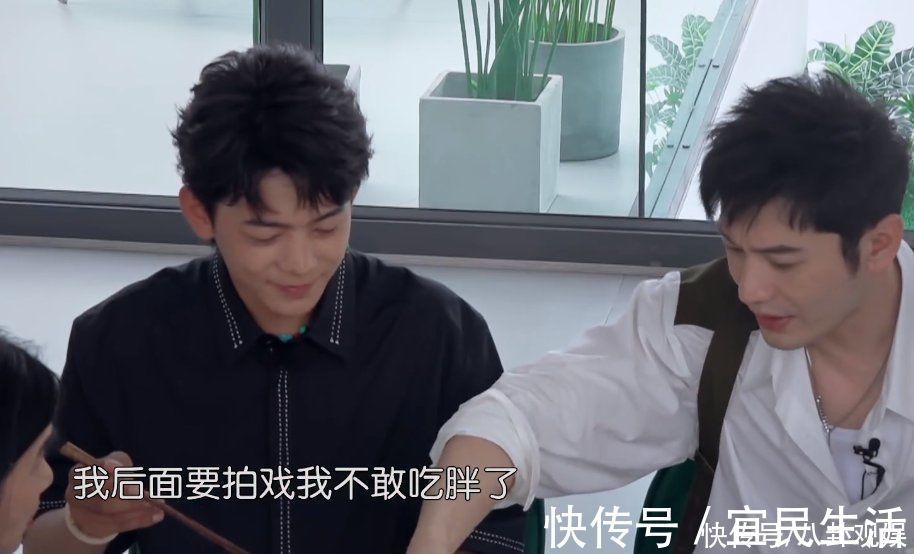 黄晓明为减肥太自律,学女明星只吃一根面条,宁静当面吐槽太作