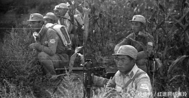 士兵|《亮剑》中李云龙缴获大量日军头盔,为何不让士兵佩戴?