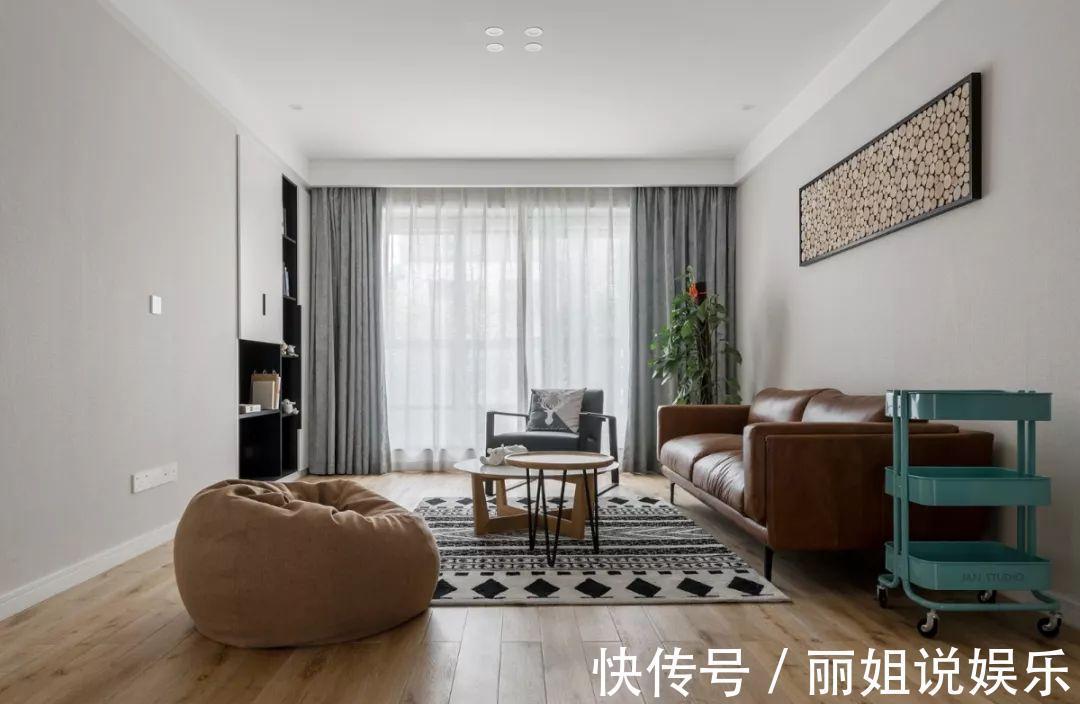 瓷砖|客厅到底是铺地砖还是木地板?从这些方面做对比,别再选错了!