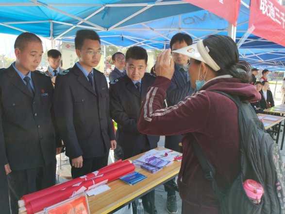 益阳市卫生健康委 开展“3·15国际消费者权益日”普法宣传活动