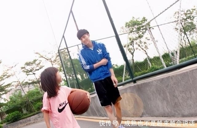 弟弟妹妹|双胞胎哥哥成“宠妹狂魔”,妹妹想吃啥都行,饺子面条随便挑