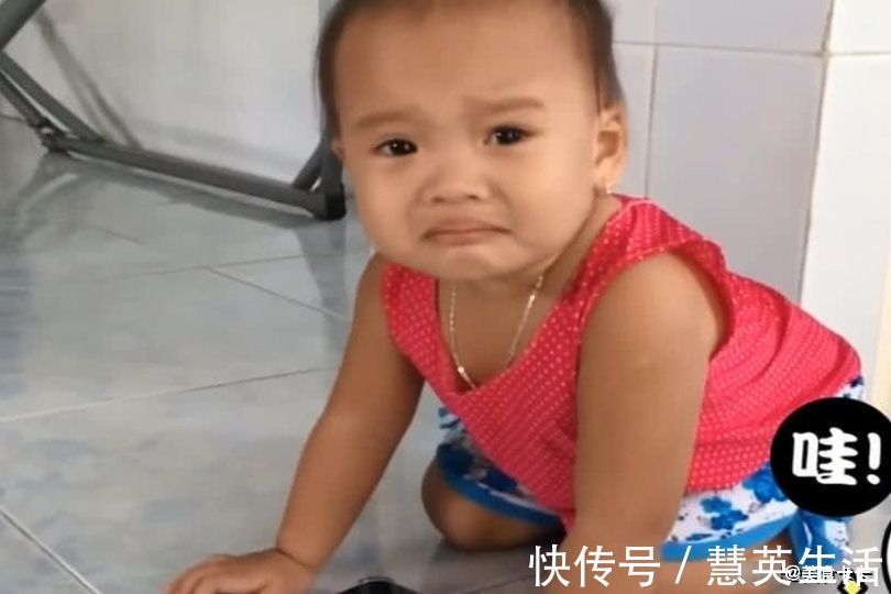 妈妈|妈妈说“爸爸被困在手机里”,宝宝瞧瞧手机泪目了,心疼宝宝一秒