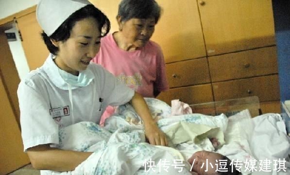 jj|28岁被婆婆催生二胎, 顺产后护士出来报喜, 全家听完想打人