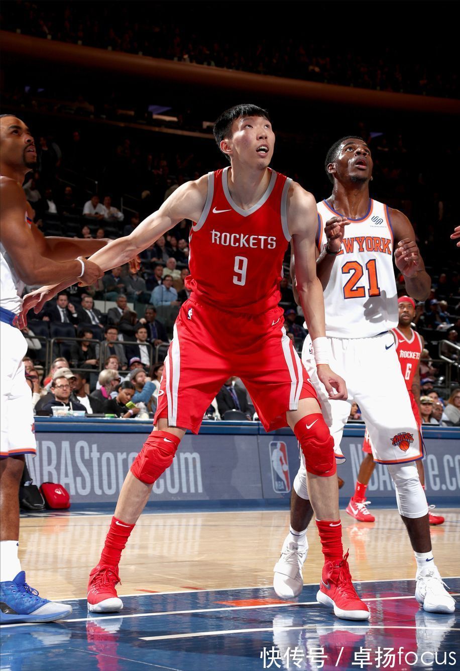 cbNBA的冷板凳和NBL的明星,周琦不要被追随者冲昏头脑!
