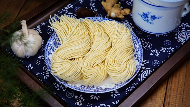 高血脂|高血脂是因为面条吃多了医生提醒若想血脂平稳,这2物需少吃