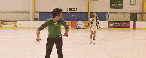 |搞笑GIF动图:阿姨,你是太开心了,假牙都掉了?