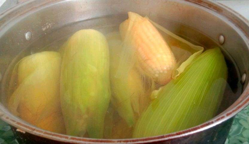 煮玉米还分冷水下锅和开水下锅,以前都白吃了,此法吃更健康