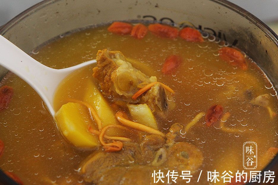 金秋十月,记得喝这汤,不寒不燥,提高家人抵抗力,胃口好吃饭香