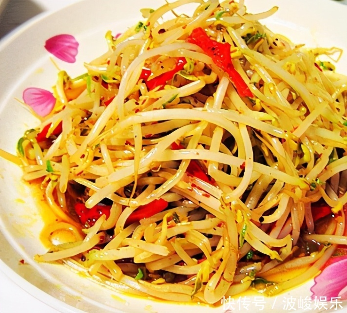 酸辣开胃绿豆芽,给多少肉都不换,解馋美味而且贼拉下饭