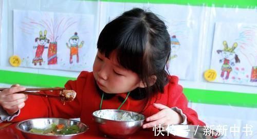 沙土堆|你家宝宝耳朵上有“富贵洞”吗?如果有,家长们可要多留心了