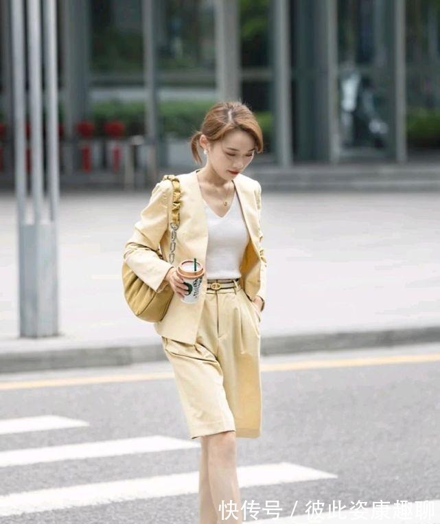 服装|简约又精致的职场穿搭,会让整个人更加精神,甚至可以美成焦点