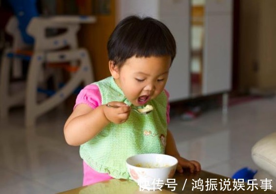 孩子|3种辅食就像是塑料袋,儿科医生:很多家长天天给娃吃,快停手