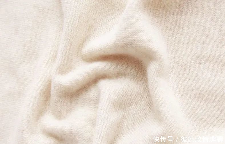 小编|一分钱两样花!今冬第一件大衣,我选性价比超高的ta