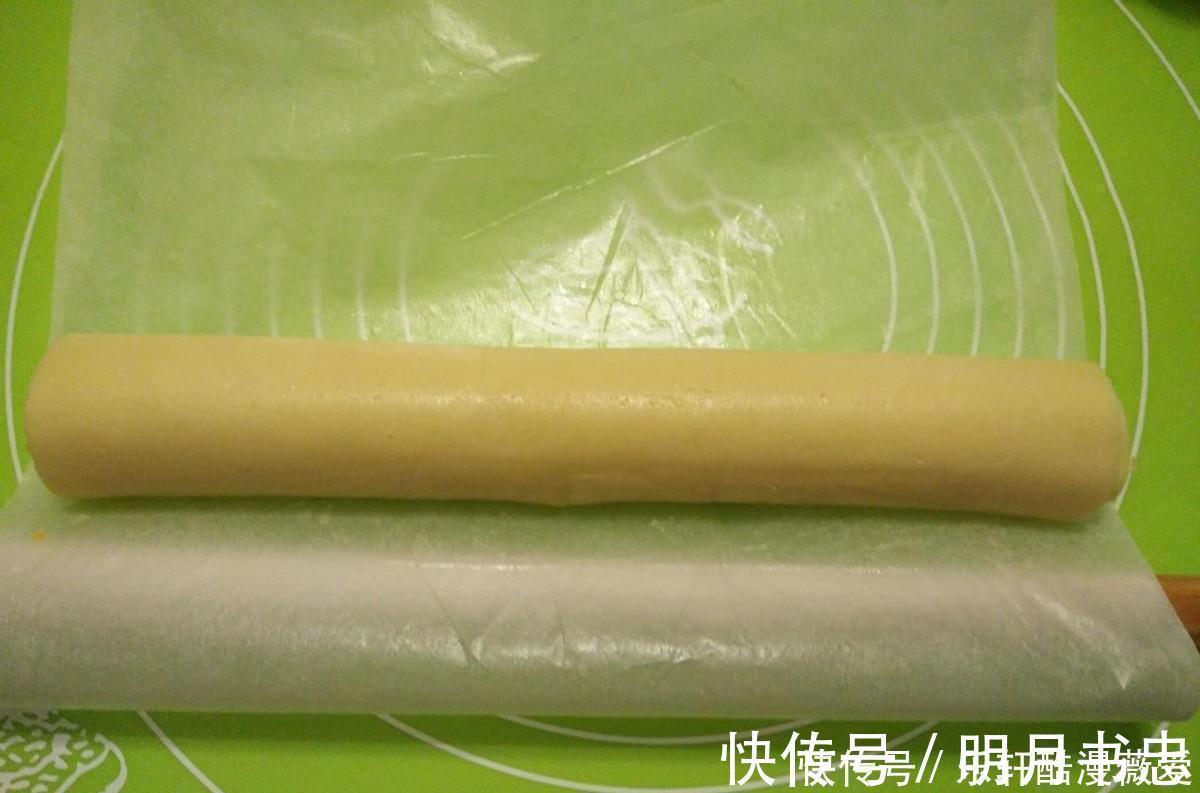 小饼干|咸蛋黄加肉松，不用加一滴水，做成咸香酥脆的小饼干，好吃