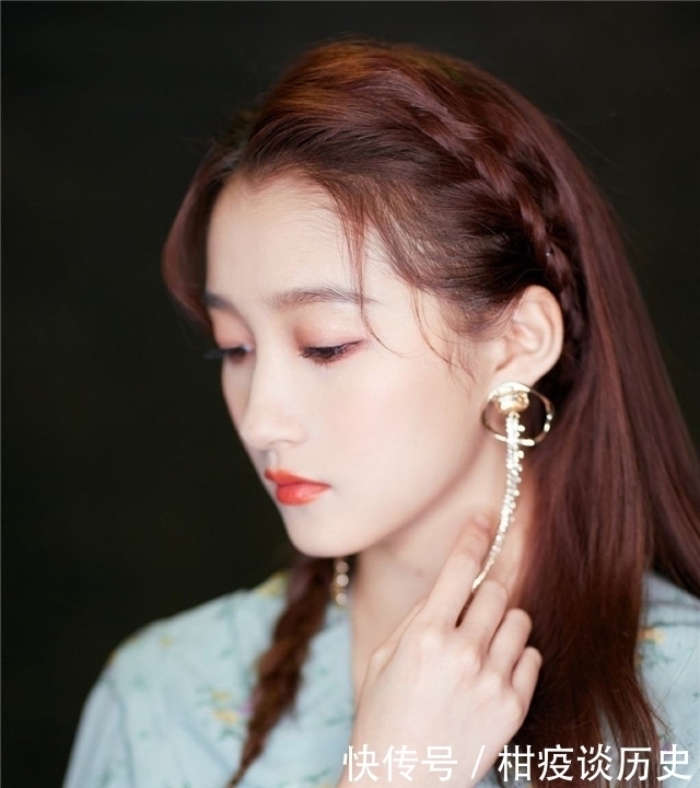 时髦|别总扎低马尾了,试试今年最火的4款懒人扎发,时髦减龄又显脸小