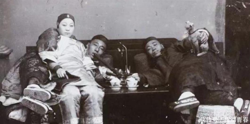 琴棋书画|晚清青楼女性老照片 相貌美丽端庄，精通琴棋书画！