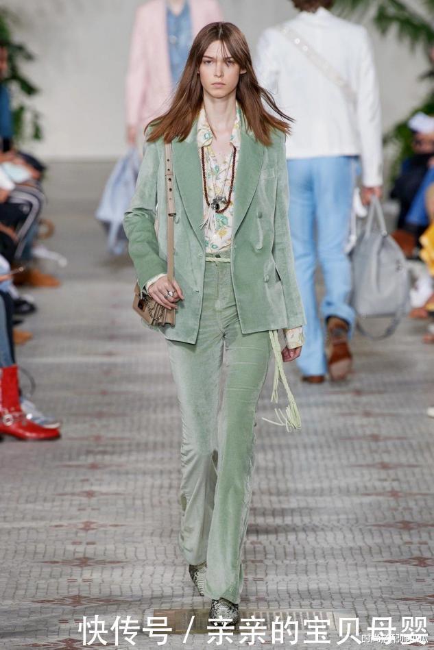 显瘦|再见阔腿裤!今年秋冬流行这条“喇叭裤”,遮肉显瘦又时髦