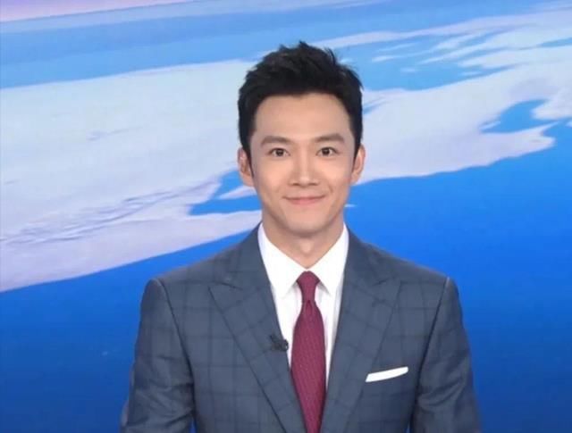 春晚新主持换人？不仅因为长得帅，他身后的背景也深不可测！