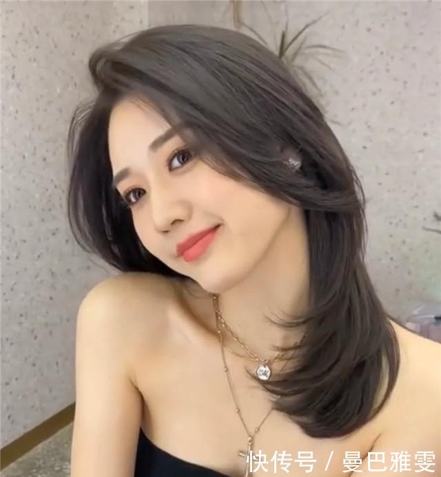 发型可不能瞎换,建议女生:多考虑这4种“热门款”,洋气显脸小