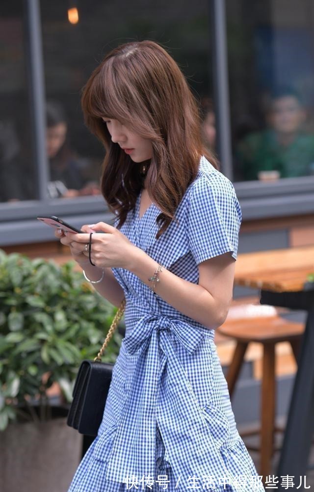 韩帆 这些裤子是卷起来的。尽管看上去不错,但要穿得好看!