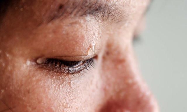 糖尿病患者|糖尿病人注意:出现这样奇怪的出汗,提示你有并发症,别不当回事