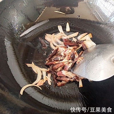 昆布|每次做这道腊肉炒冬笋，隔壁小孩都会来敲门