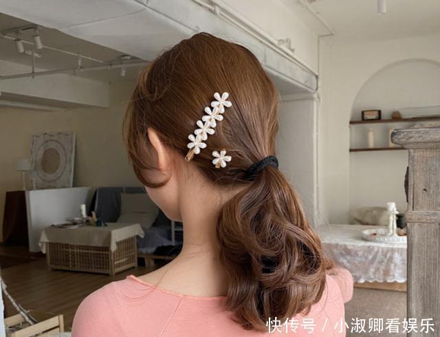 up|漂亮的发夹并不是简单的装饰品,对的发夹还能让自身的气质up