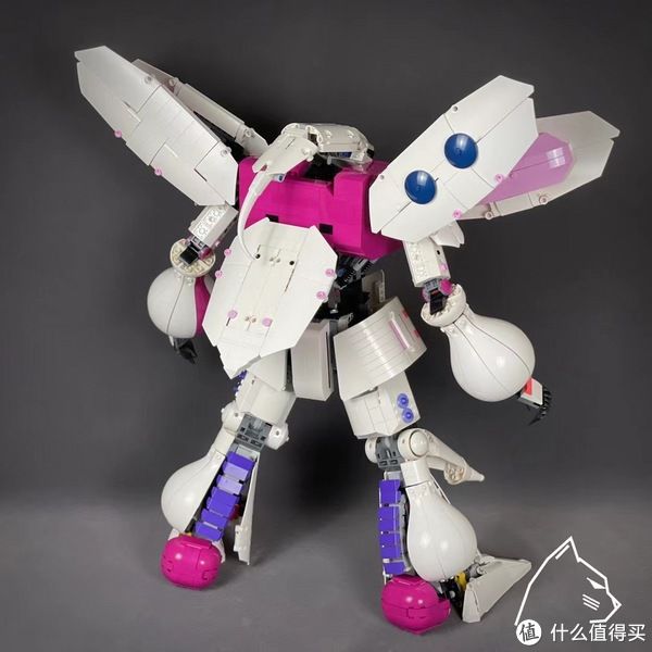 乐高零件|MOC 篇三十七：6000颗乐高零件制作的1/40自由高达 by BlacklyCat